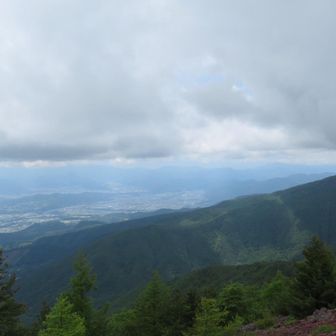 今日は雲が厚い　下界は30度弱　上は20度くらいかな？