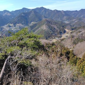 小前の頭から望む城峯山