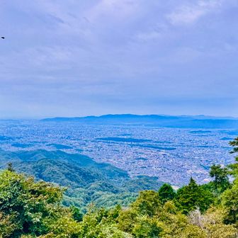 街から比叡山ロープウェイ駅まで
5kmで700m標高UPのひたすら登りパート

第2エイド手前で景色のご褒美♪( ´▽｀)

また余裕がありニコニコで撮影

この後訪れる地獄を本人はまだ知らないw