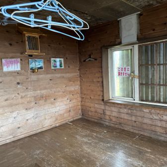 小屋の中綺麗です。