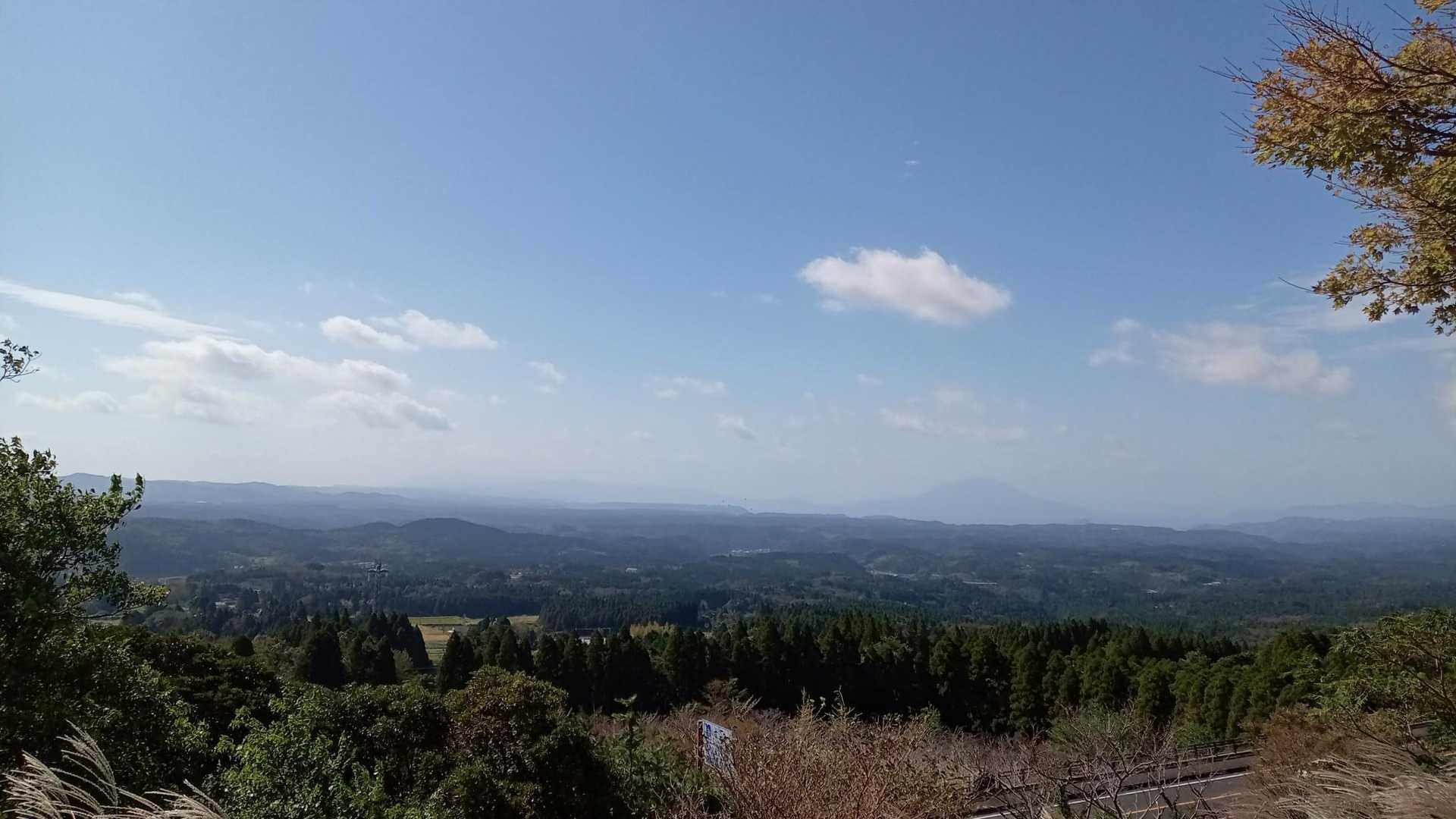 桜島も見えるロケーション
左には先日登った高隈山系も