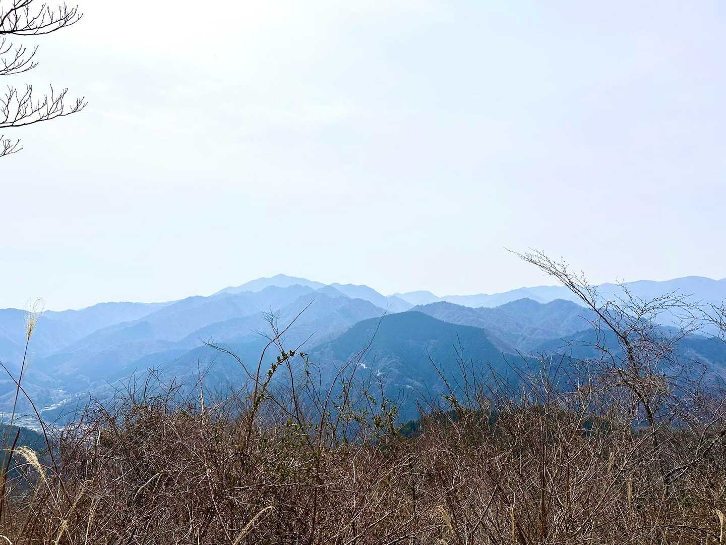 経ヶ岳山頂より。