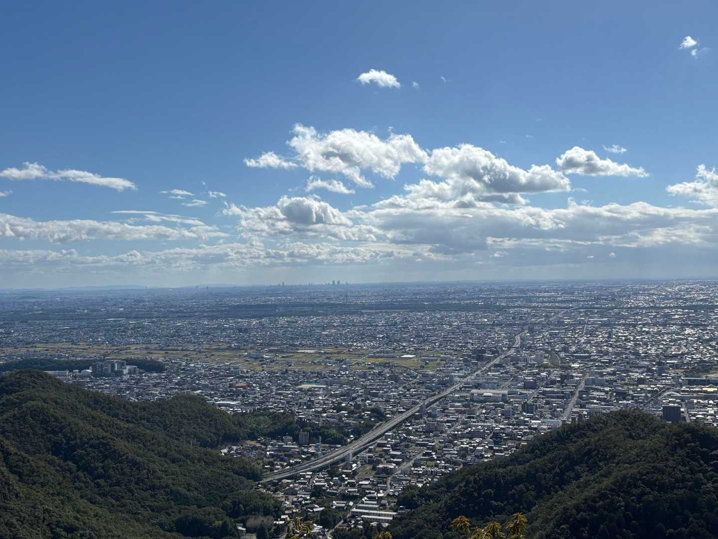 名古屋方面　少しづつ空気が澄んできてるのか、前回より遠くの方がハッキリ見えるようになった気がする✨