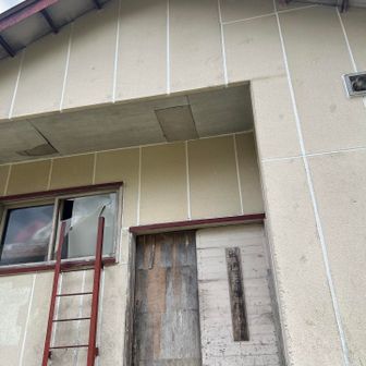 五色沼避難小屋。