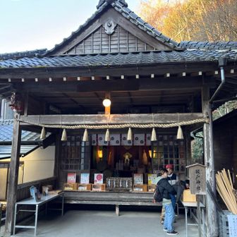 祓戸神社で地元のひとなのか手を3回叩いてた