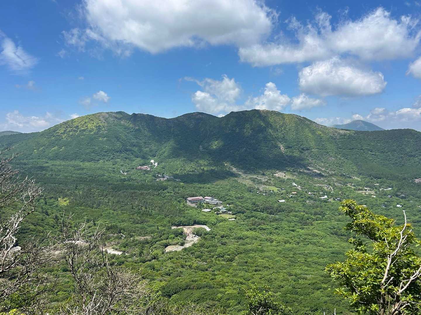 見守りの
ちょこっと涌蓋山が
かわいい((〃´▽｀〃))/“