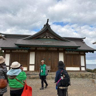 さらに進んで沖津宮遙拝所。
