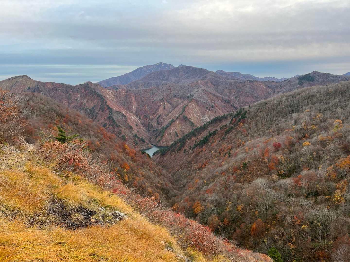 粟ヶ岳が見えてきた。