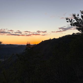 日の出時刻になっても未だ太陽は出てこないよ🌃