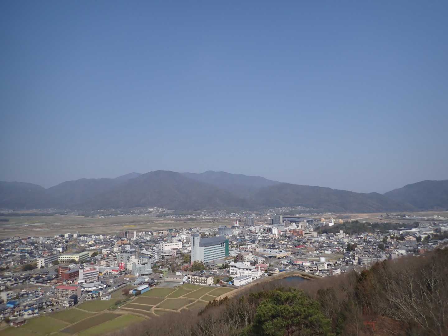 展望台からは亀岡盆地が一望
京都サンガスタジアムや牛松山、愛宕山などが良く見える。