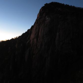 袖ダキから夜明けを待つ小積ダキ。