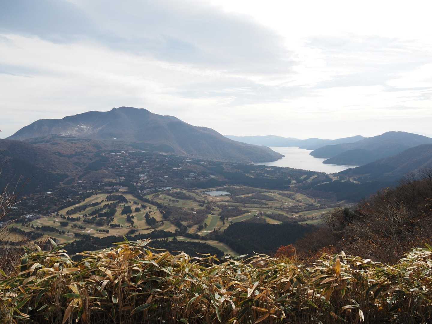 芦ノ湖と箱根山…
ゴルフコースがたくさんあるのね😳