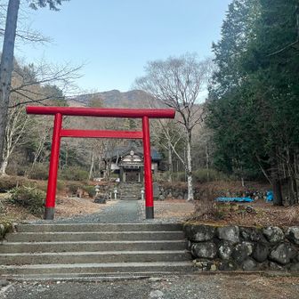 まず目指すは金時山の頂。公時神社より山行開始。