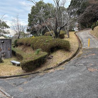 三池公園のトイレ横に大間山登山口があります