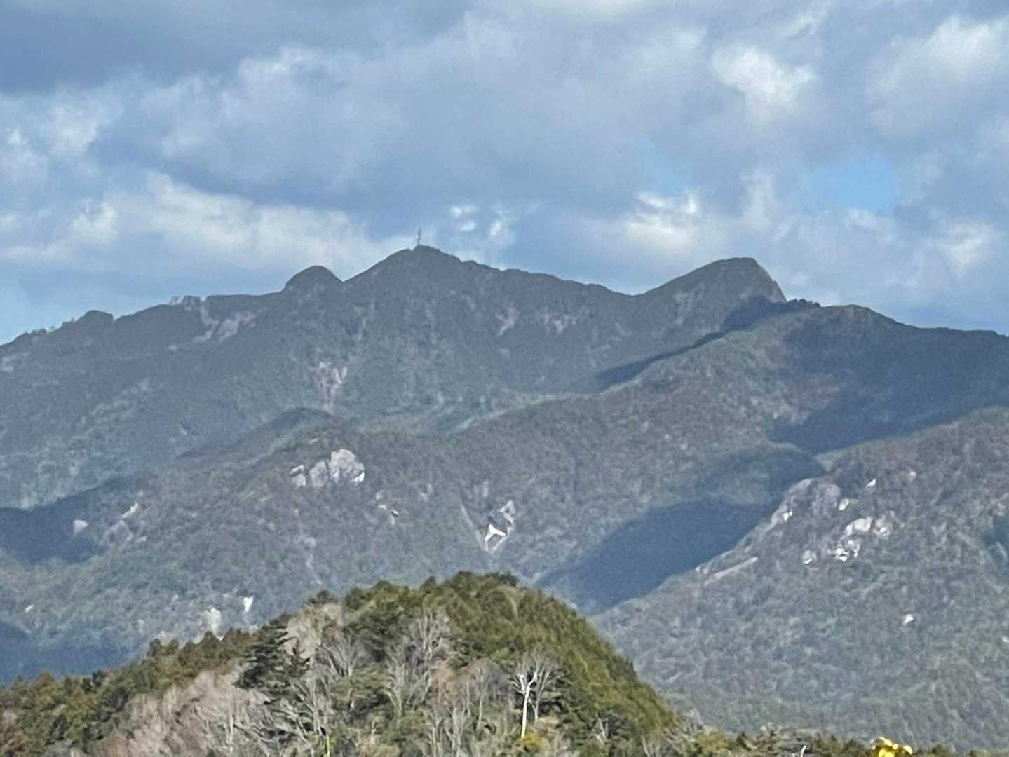 三瀬明神山の、西方の鉄塔が見えるよ。
お〜い、明神一筋さ〜ん、見えますかあ〜,