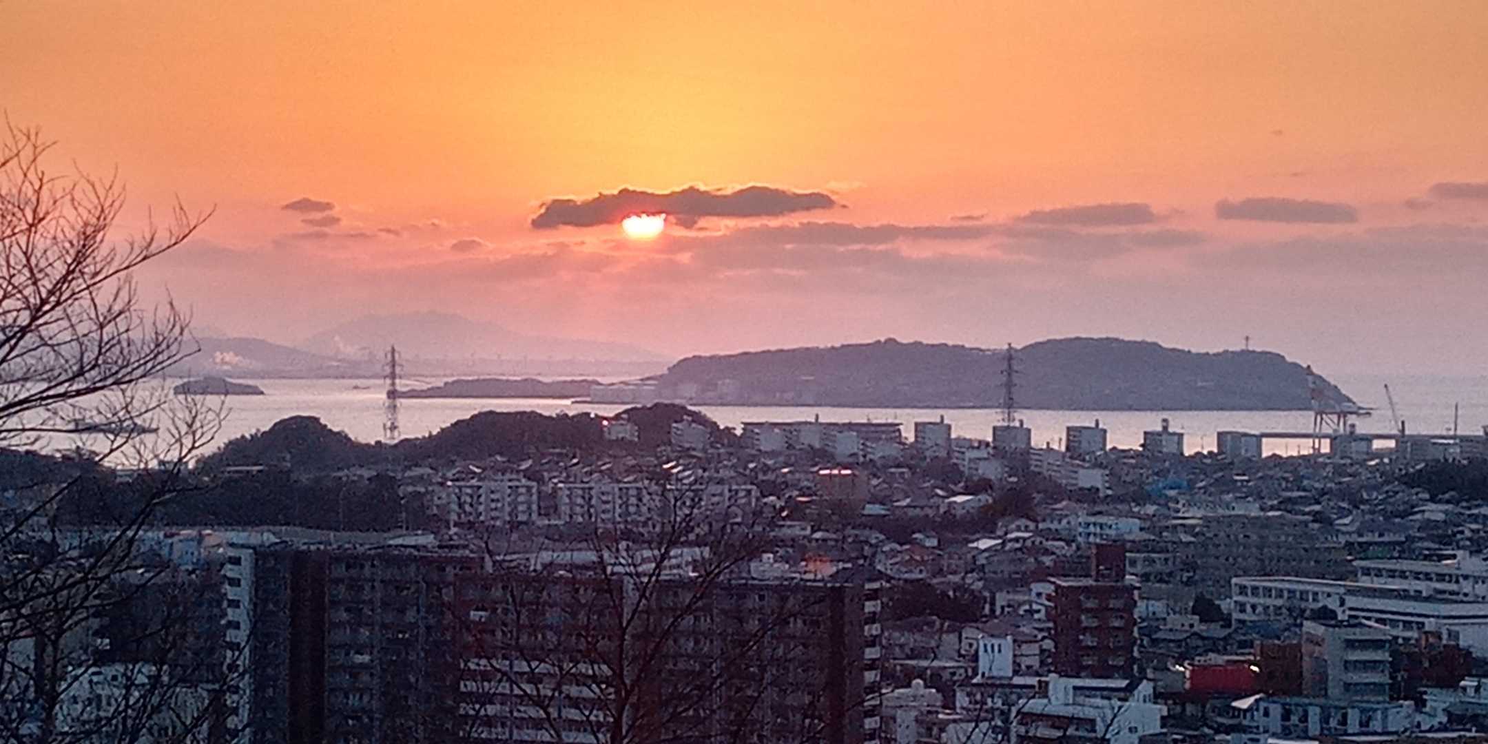 写真6の拡大
(左から馬島と六連島)