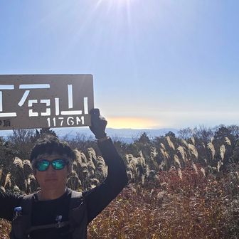 太平洋背景で！
さて下山しよう
途中ショートカットした為
このままでは周回できない
よし8の字して全部行ってみよう！

頂上付近にはうっかりゴミが
チラホラ…回収回収…