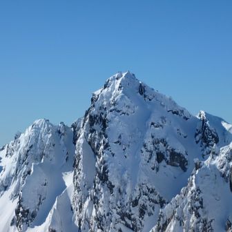 目を凝らして見たら、宝剣岳にいる人が‼️