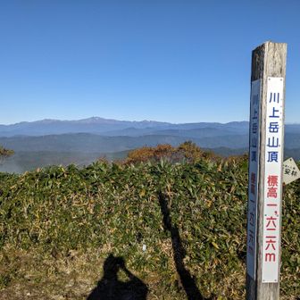 白山クッキリ‼️
山頂標識は四角柱のどの面にも付いていますので、どの景色を撮っても山名含める事ができます🤣