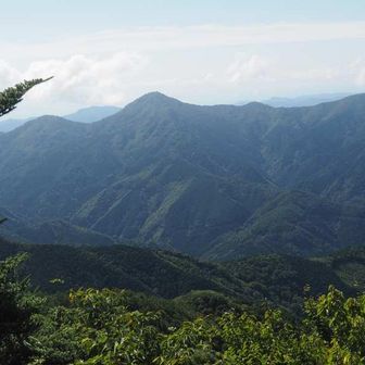 4月に登った不入山が良く見える