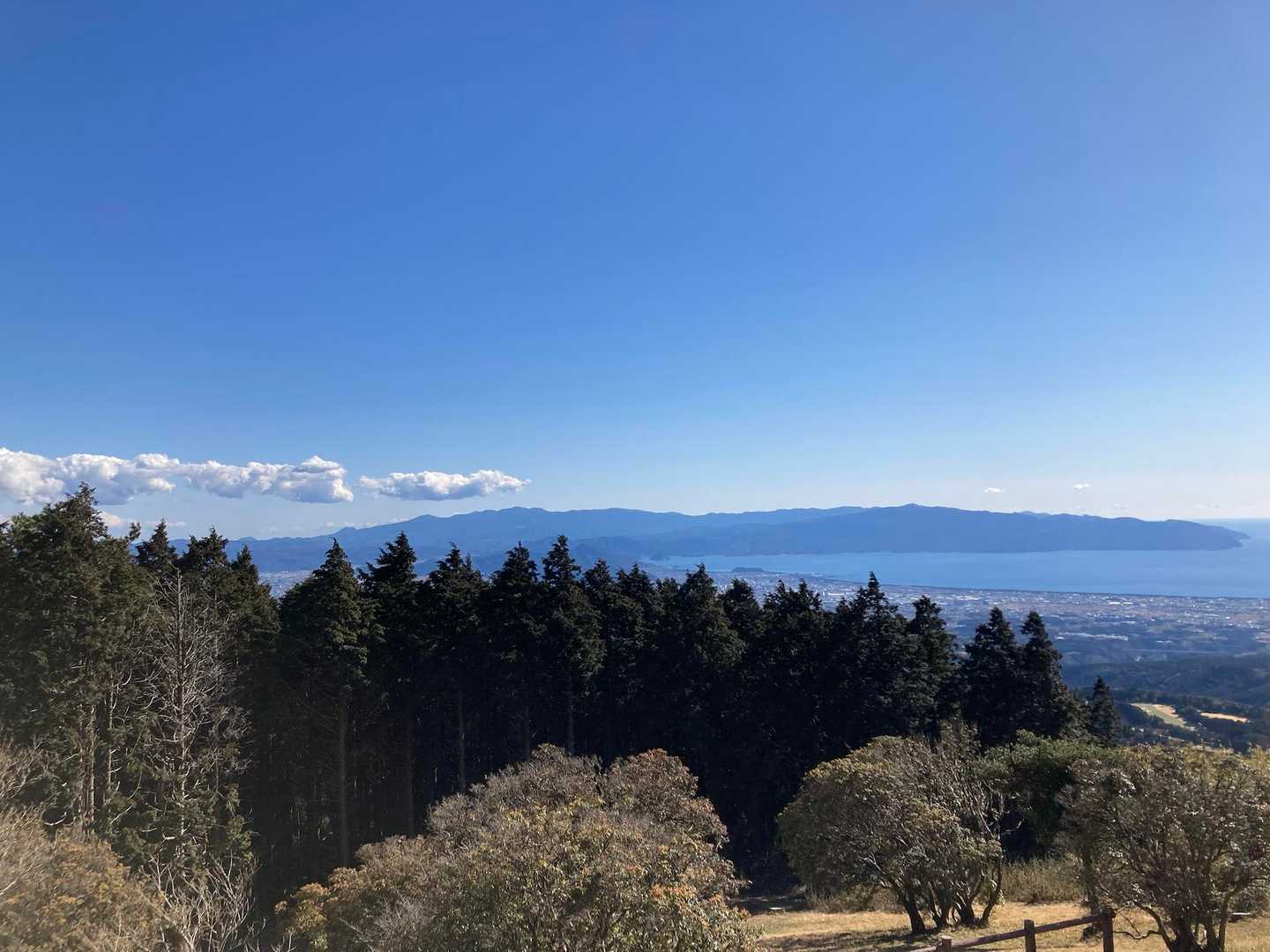 伊豆半島の山々がよく見える👀