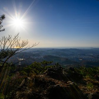 絶景です😊

大台ヶ原の大蛇グラの様です〜

逆光の太陽の光芒も一緒に撮ってみました📷

遠くに瀬戸内海も見えて素晴らしい🆗

