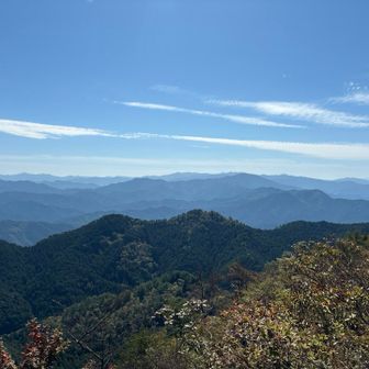 国見山山頂の風景です。奈良の山々が見えます。