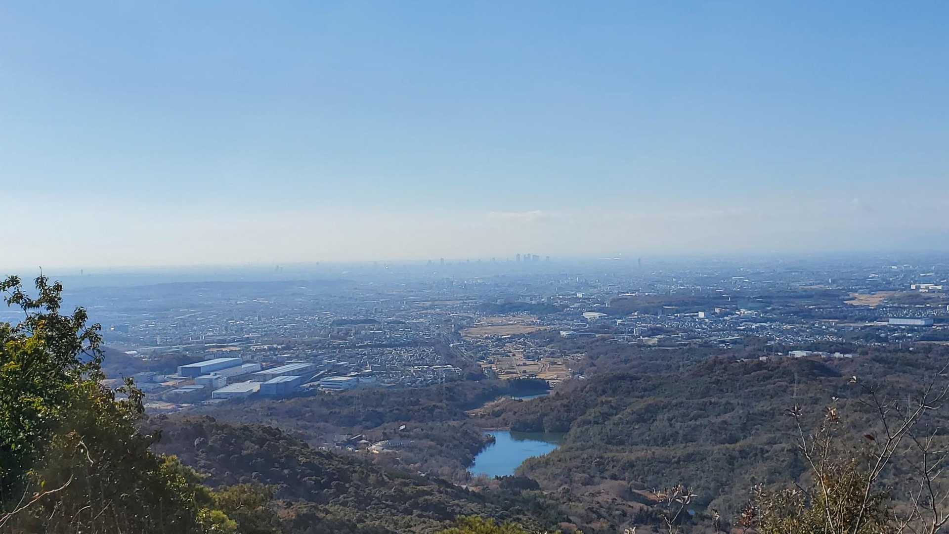 名駅方面。鈴鹿も霞んでるねー