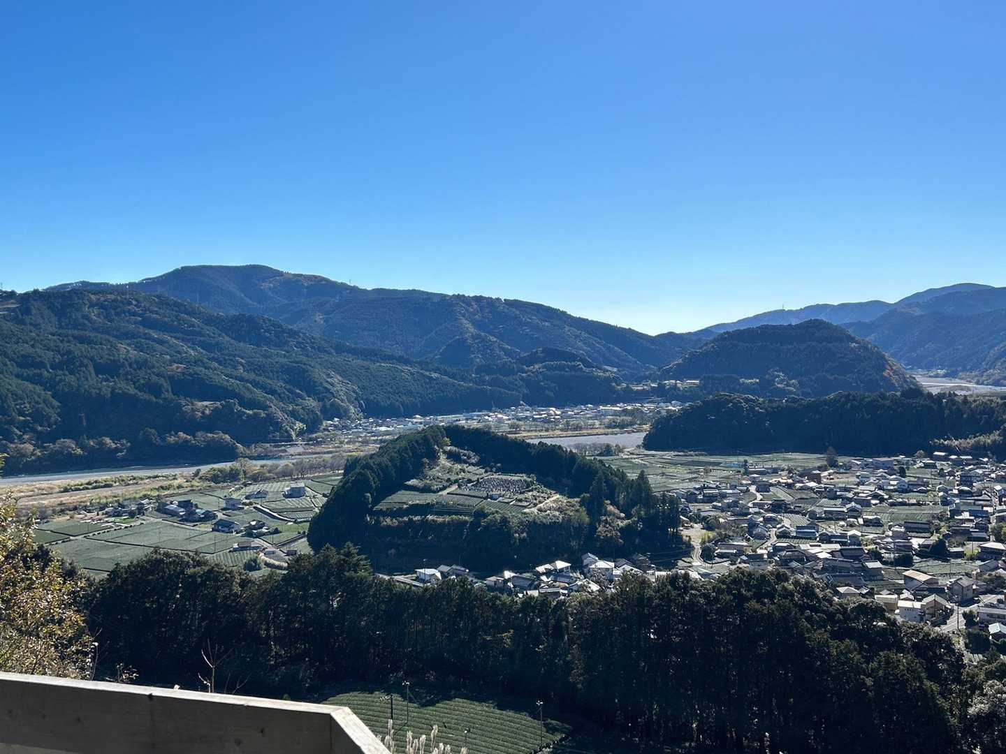 おむすび形の台地は墓地のようです