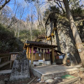 石割神社