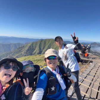 次郎笈に行く前に山ガールズで撮影しようとしてたらイケメンＫＤが😄