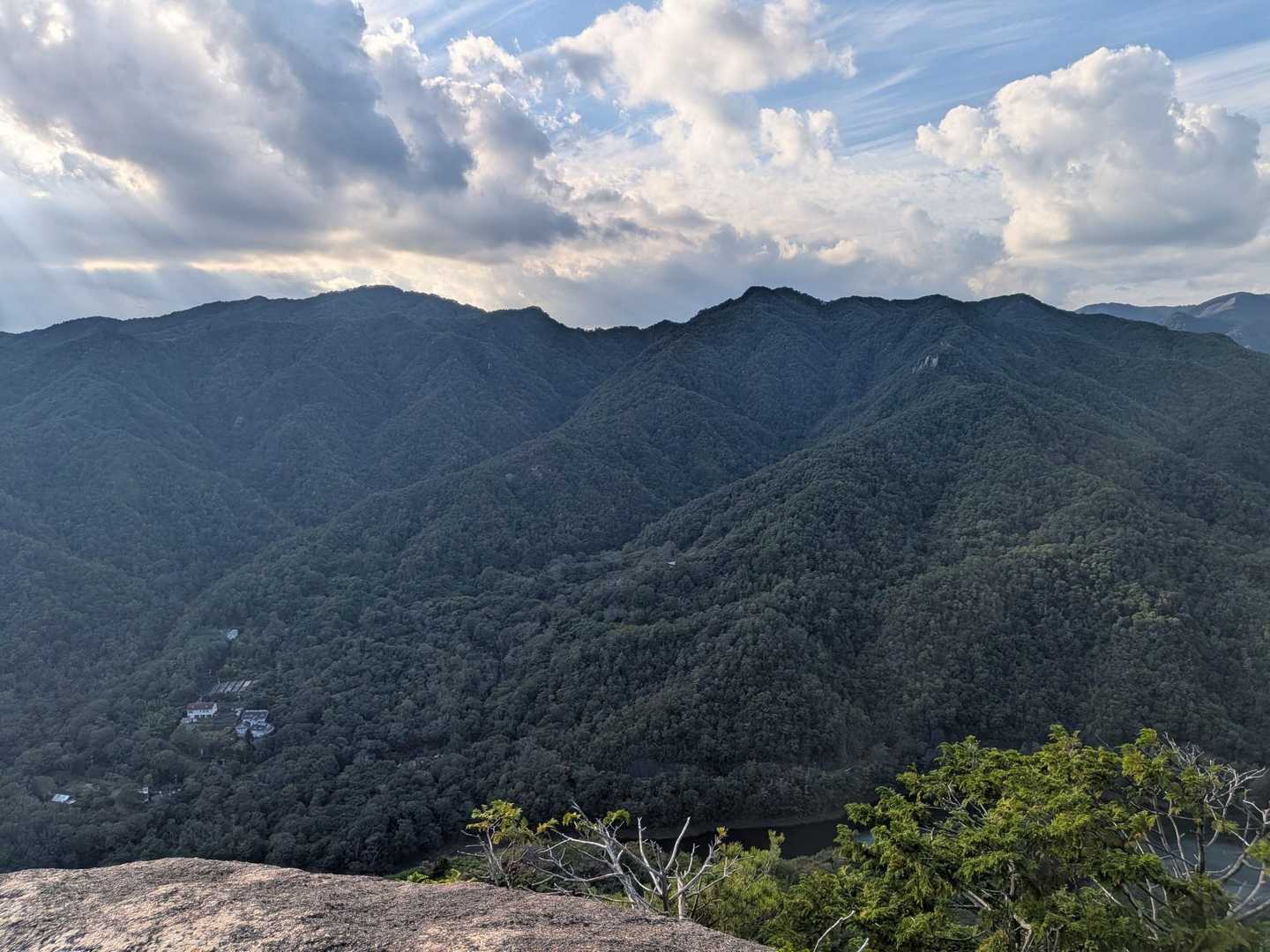 冠岳 往復コースの写真