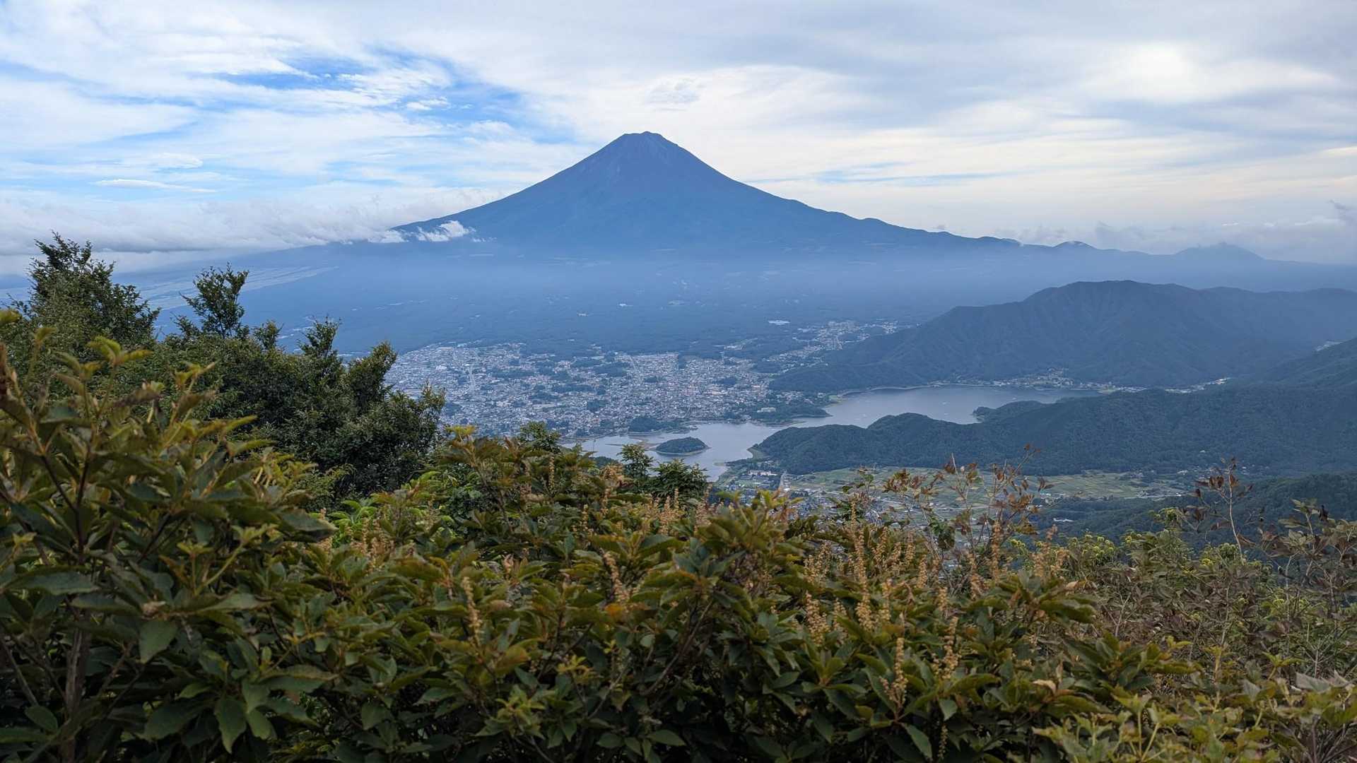 御坂山登山口-御坂峠-カネ山-御坂山-観音平山-旧御坂峠- 縦走コースの写真