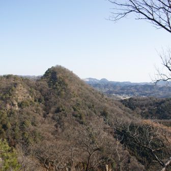 高松尾根の展望台からは三床山のきれいな姿が