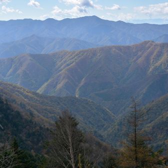 重なる尾根尾根