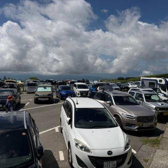そして駐車場はいっぱい🈵
さぁ目的地に行きますか…