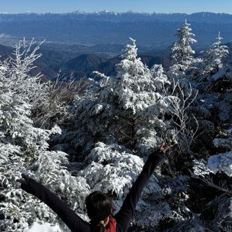 岩場の上から撮ってもらいました