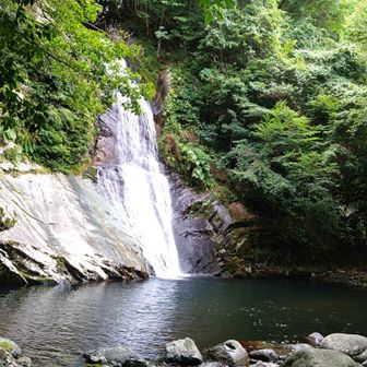 下って1合目の滝
暁嵐の滝