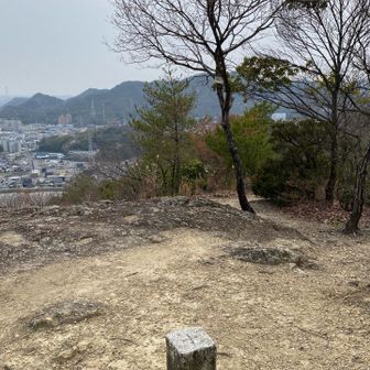 山頂〜誰も居ないと思っていたら、普段着のご家族が2組、色々話してましたけど、、、