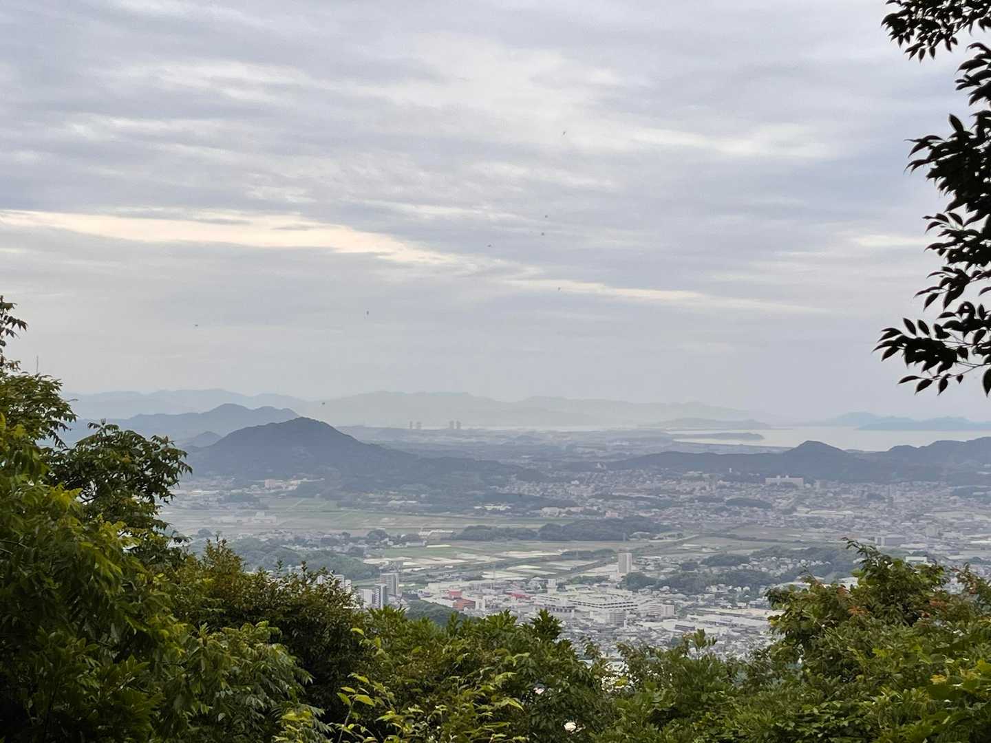 遠くに立花山が見えます🎶
手前は許斐山かな🤔