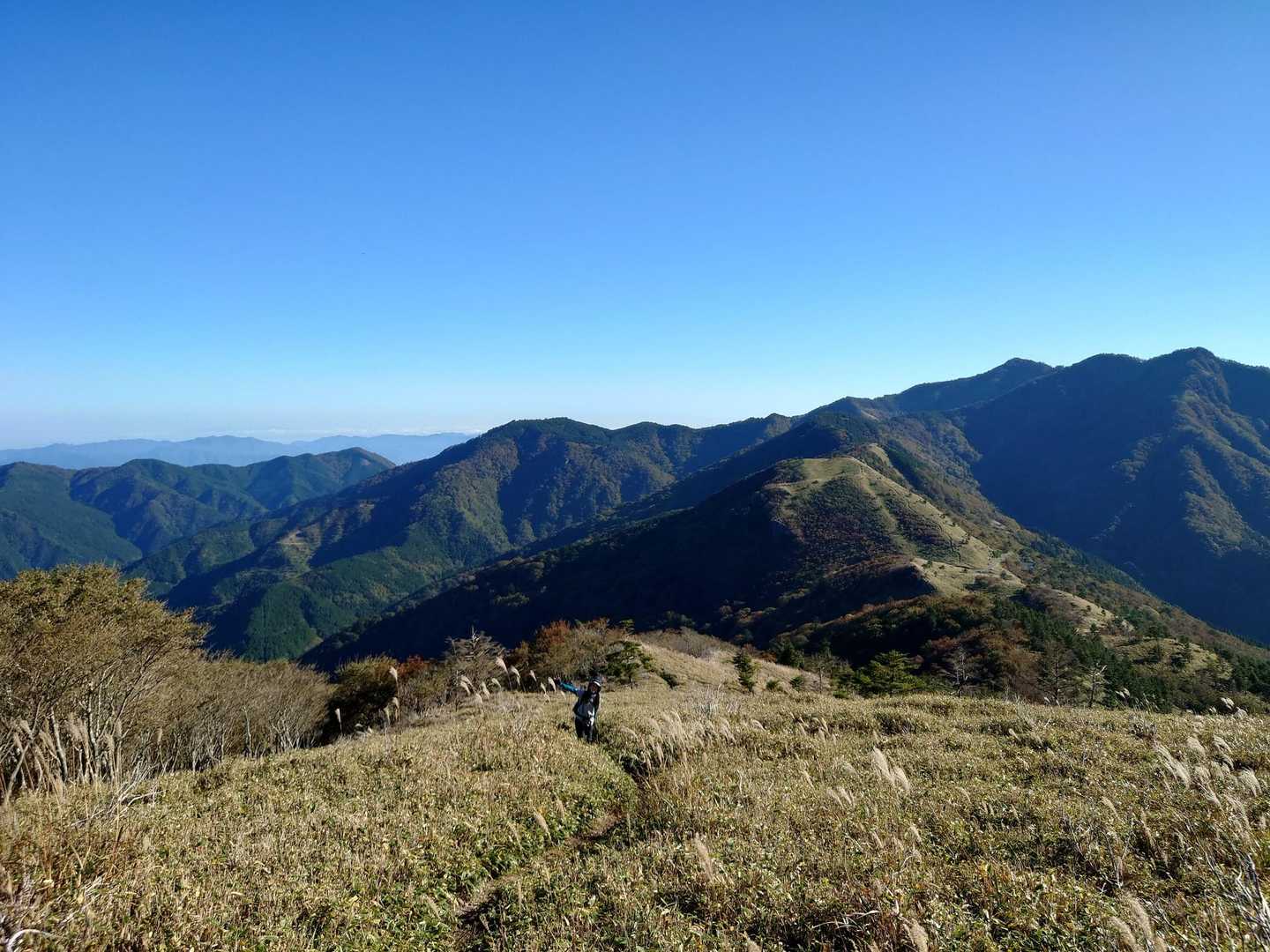 奥に見えるは矢筈山の筈
