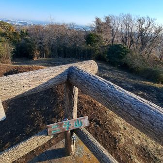 この標識は、外して手にもって撮影できます