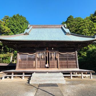 平群天神社まで無事に下山しました。
コースは短く体力は消耗しませんが、スリップによる転倒のリスクは高く、神経を使いました。