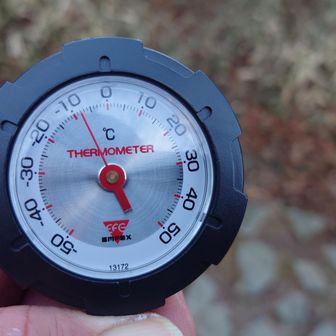 有馬温泉側への下山を開始する前に身支度を整えていた時の気温はマイナス8℃。
風は強いし冷たいしで指が痛くなりました💦