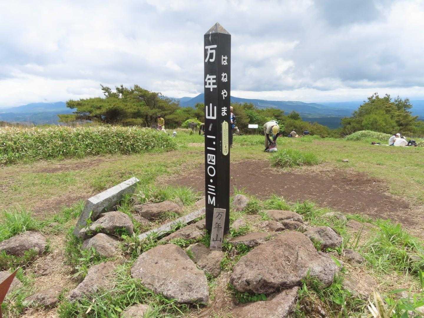 万年山周回 | 気持ちの良い草原とミヤマキリシマの絶景を手軽に楽しむの写真