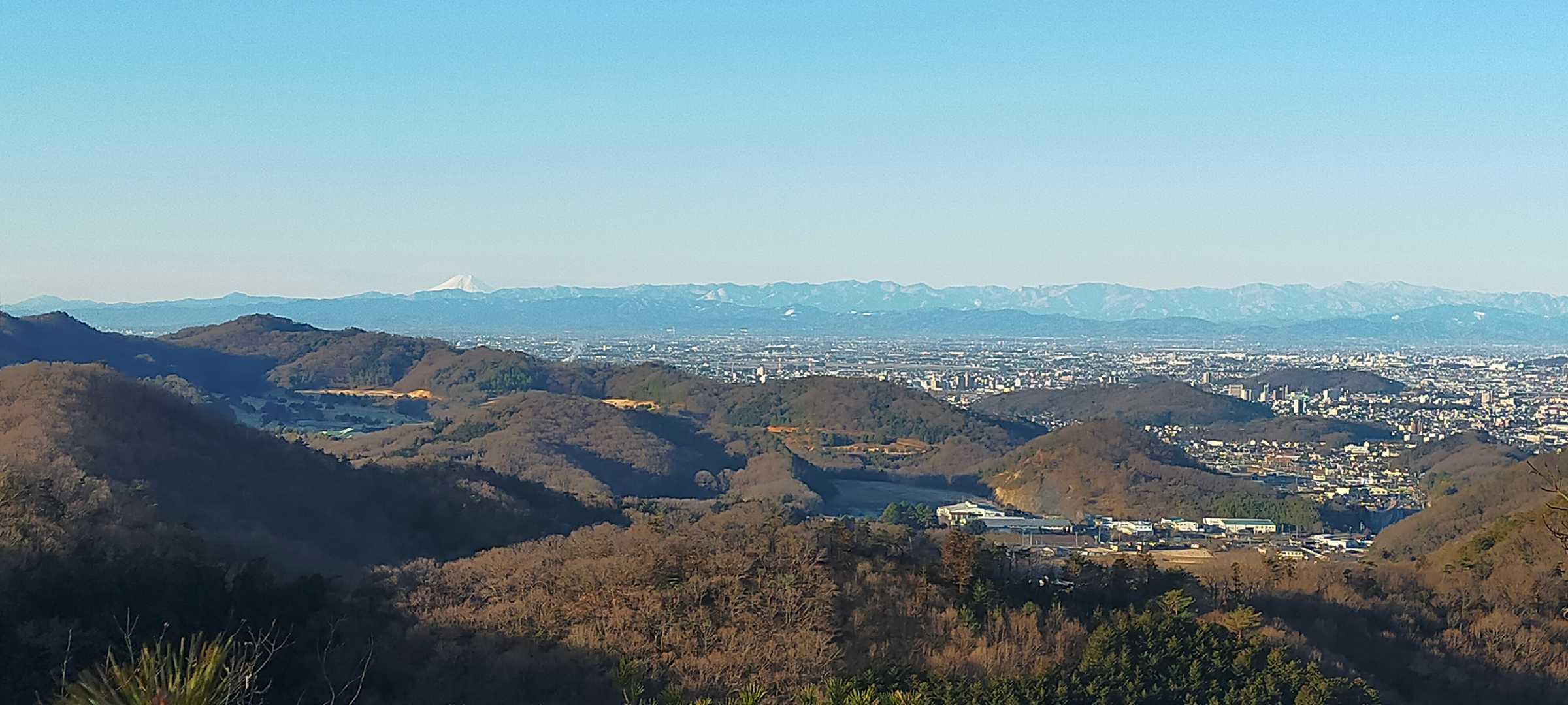富士見山 山頂に到着♪
富士山 見えます(^_^)/
いい景色ですね(^_^)/