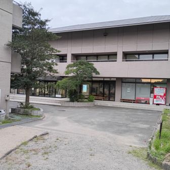 星の里いわふね 交野市立いわふね自然の森スポーツ・文化センターにゃ。
この裏に私市富士（きんべえ山）があるにゃ。