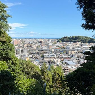 ベンチの所は、見晴らしよし

見えてるのは、さっき登った八幡山かな？