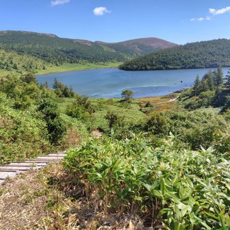 鎌沼と一切経山
