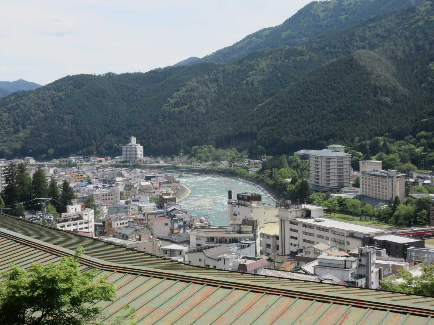 飛騨川、下呂温泉街